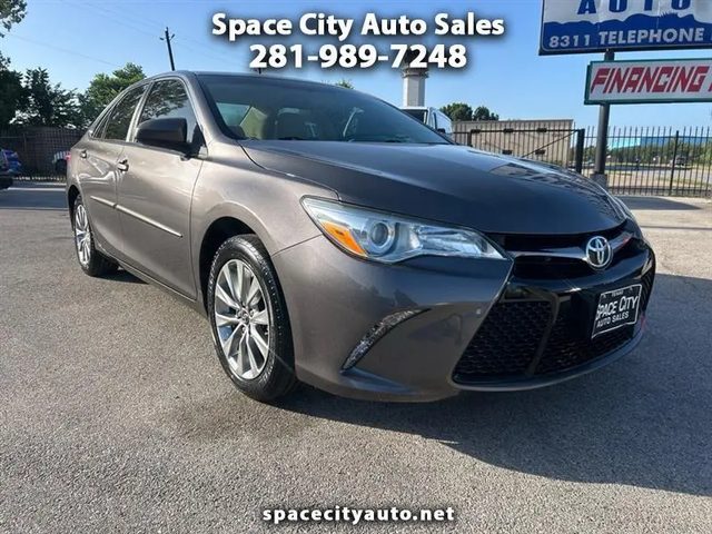 2015 Toyota Camry XLE FWD photo
