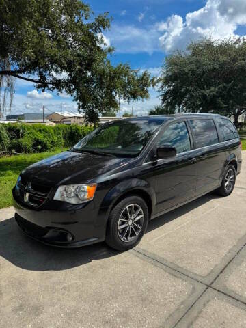 2017 Dodge Grand Caravan SXT FWD photo