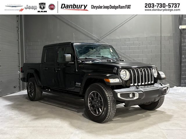 2023 Jeep Gladiator Overland 4WD photo