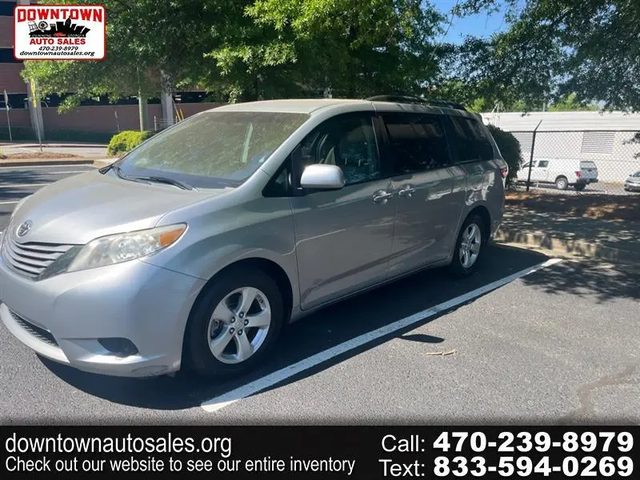 2015 Toyota Sienna LE FWD photo