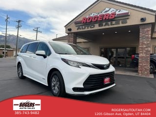2021 Toyota Sienna LE FWD photo