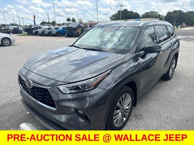 2022 Toyota Highlander Platinum FWD photo