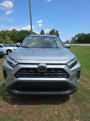 2022 Toyota RAV4 XLE FWD photo