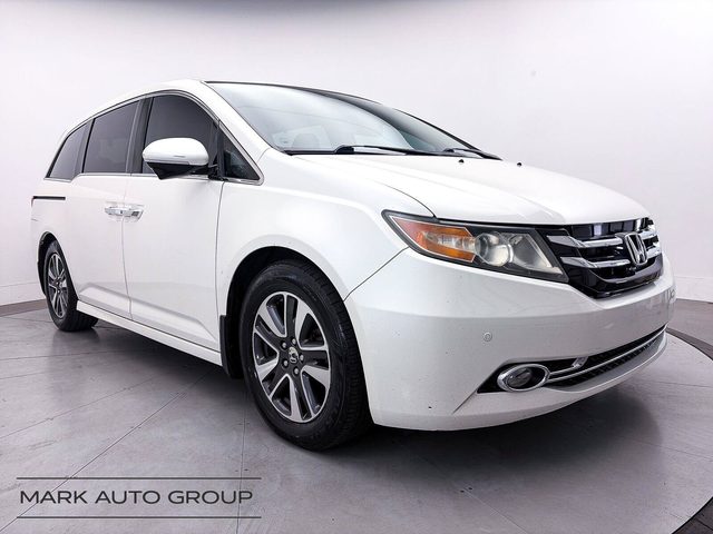 2015 Honda Odyssey Touring FWD photo