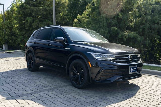 2023 Volkswagen Tiguan SE R-Line Black FWD photo