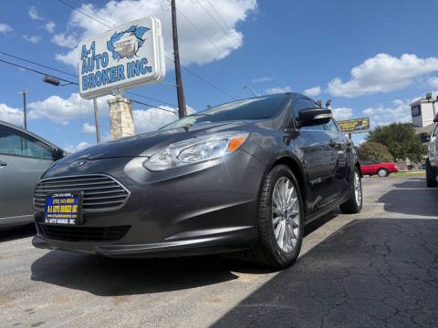 2015 Ford Focus FWD photo