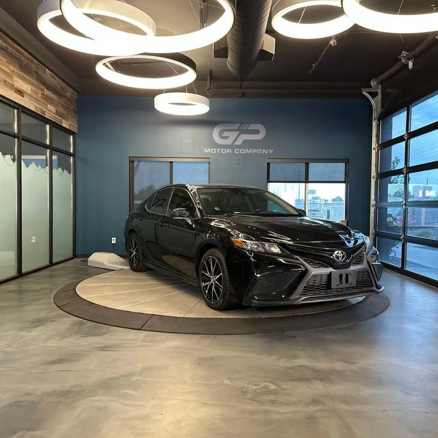 2021 Toyota Camry SE FWD photo