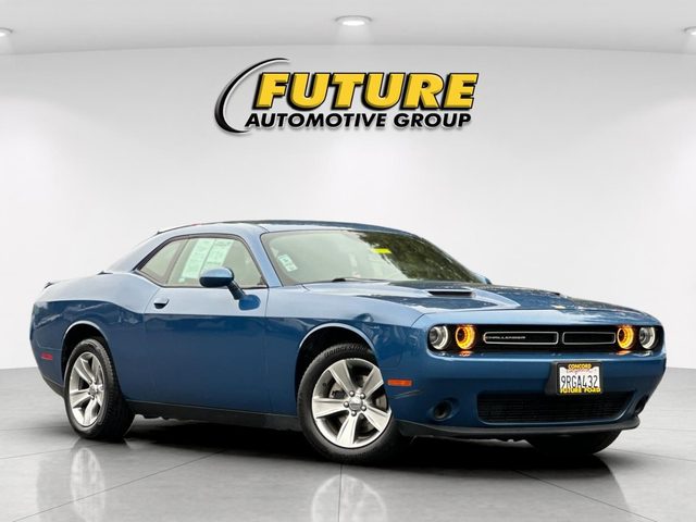 2021 Dodge Challenger SXT RWD photo