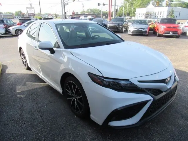 2022 Toyota Camry SE FWD photo