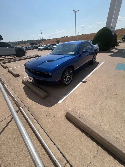 2022 Dodge Challenger SXT RWD photo