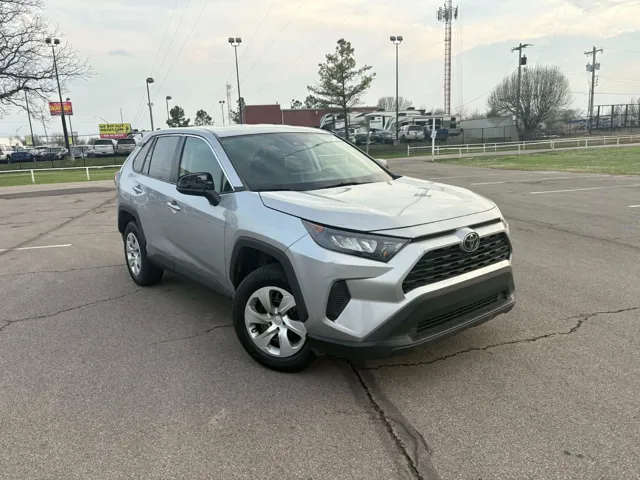 2022 Toyota RAV4 LE FWD photo