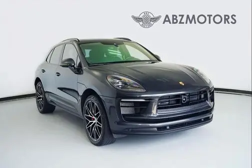 2023 Porsche Macan S AWD photo