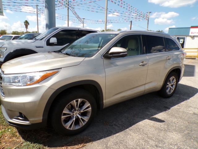 2015 Toyota Highlander XLE FWD photo