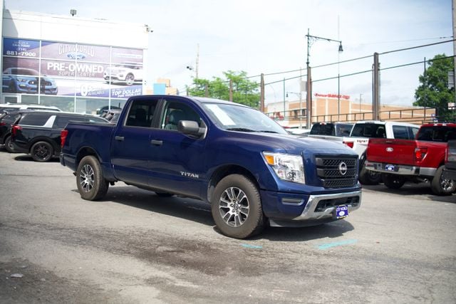 2023 Nissan Titan SV 4WD photo