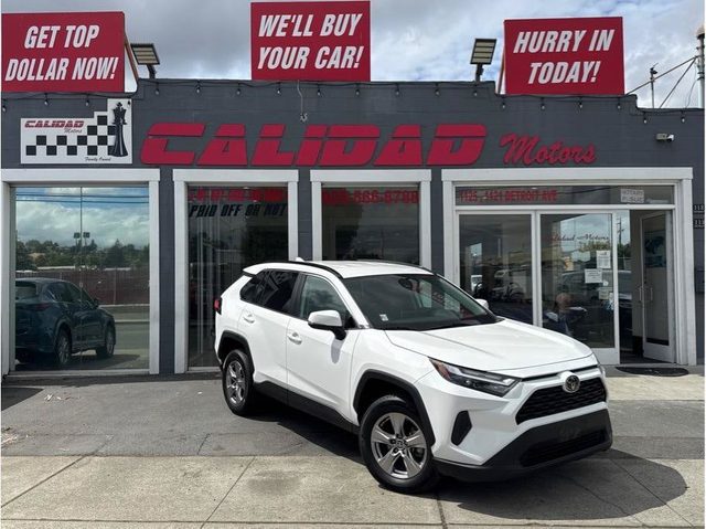 2023 Toyota RAV4 XLE AWD photo
