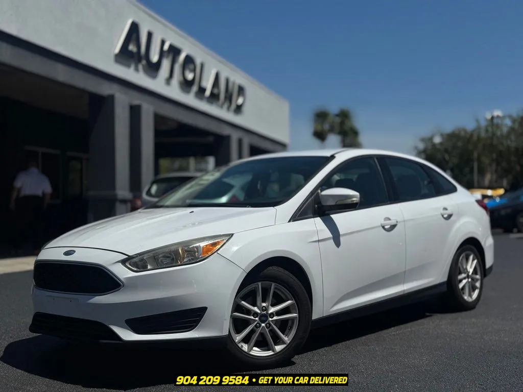 2016 Ford Focus SE FWD photo