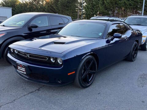 2015 Dodge Challenger SXT RWD photo