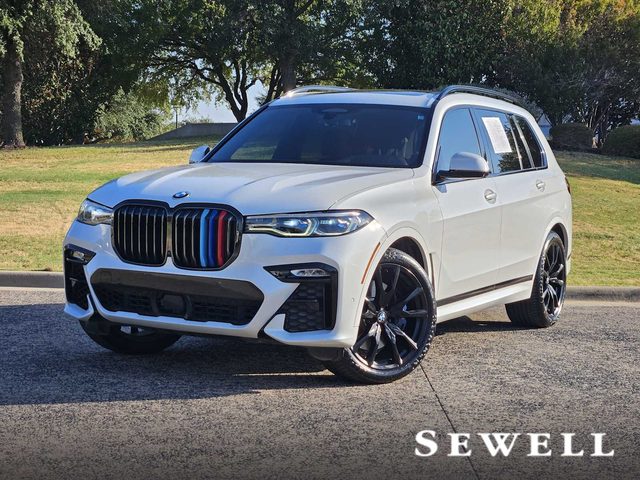 2022 BMW X7 M50i AWD photo