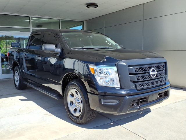 2023 Nissan Titan S 4WD photo