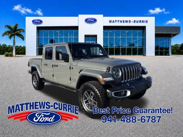 2023 Jeep Gladiator Overland 4WD photo