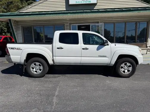 2015 Toyota Tacoma  4WD photo