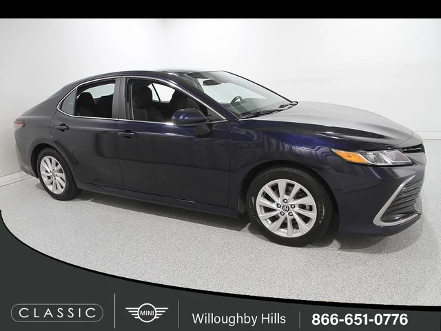 2022 Toyota Camry LE FWD photo