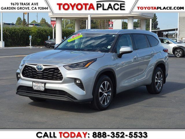 2021 Toyota Highlander Hybrid XLE AWD photo
