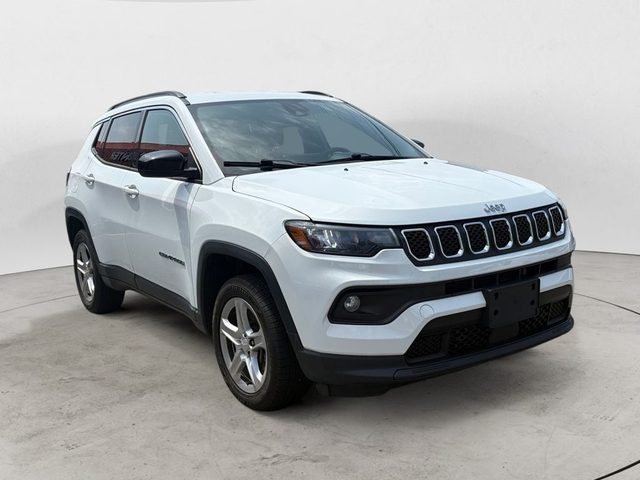 2023 Jeep Compass Latitude 4WD photo