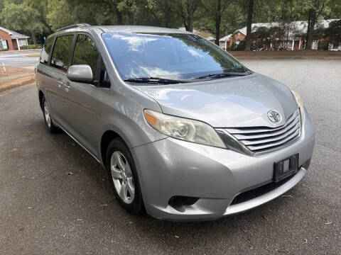 2015 Toyota Sienna LE FWD photo