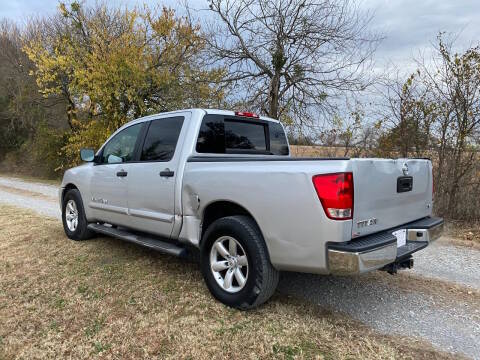 2015 Nissan Titan SV RWD photo