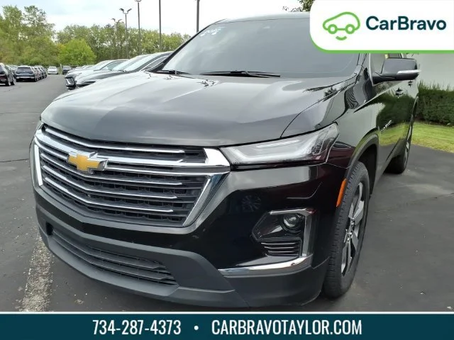 2022 Chevrolet Traverse LT Leather FWD photo