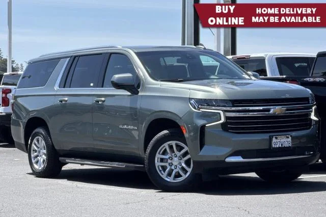 2023 Chevrolet Suburban LT 4WD photo