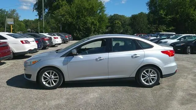 2015 Ford Focus SE FWD photo