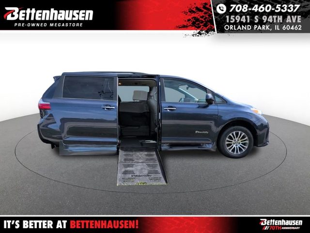 2019 Toyota Sienna XLE Auto Access Seat FWD photo