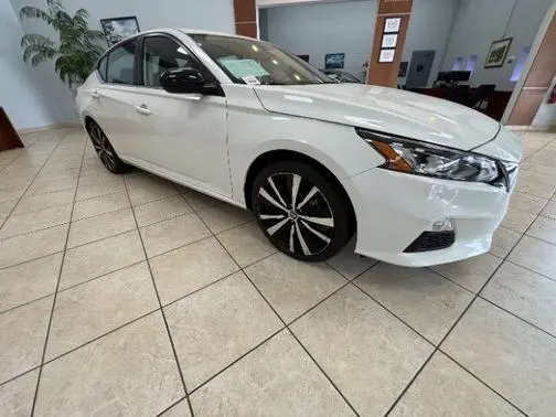 2022 Nissan Altima 2.5 SR FWD photo