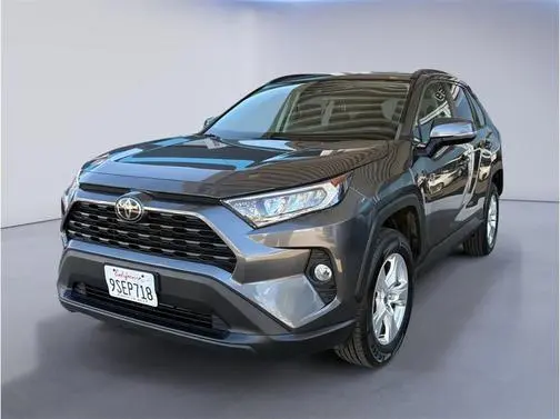 2021 Toyota RAV4 XLE AWD photo