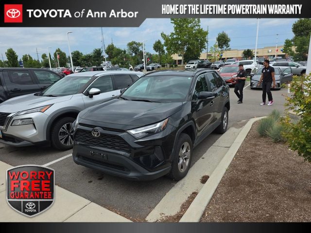 2022 Toyota RAV4 XLE AWD photo