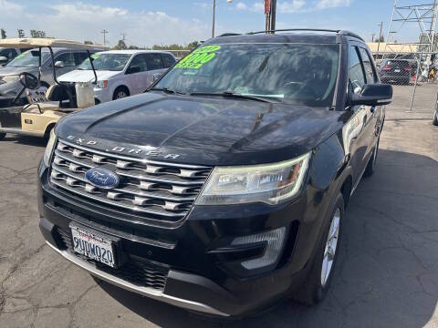 2017 Ford Explorer XLT 4WD photo