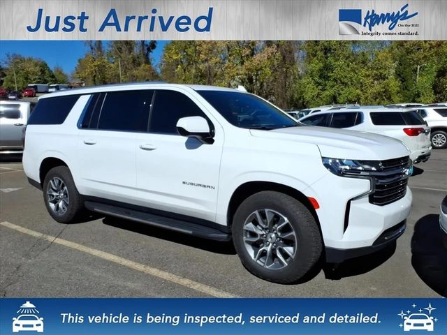 2023 Chevrolet Suburban LT 4WD photo