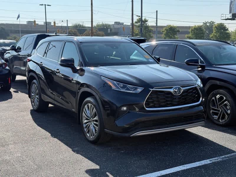 2022 Toyota Highlander Hybrid Platinum AWD photo