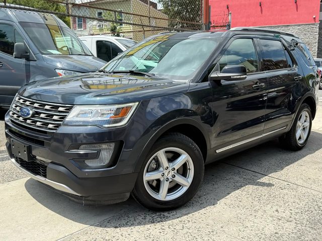 2017 Ford Explorer XLT 4WD photo