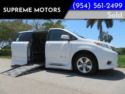 2016 Toyota Sienna LE FWD photo