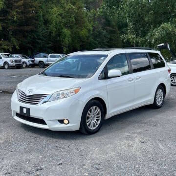 2015 Toyota Sienna XLE FWD photo