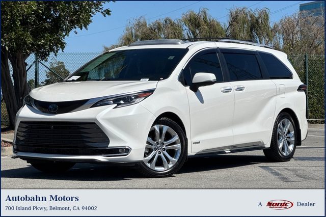 2021 Toyota Sienna Platinum FWD photo