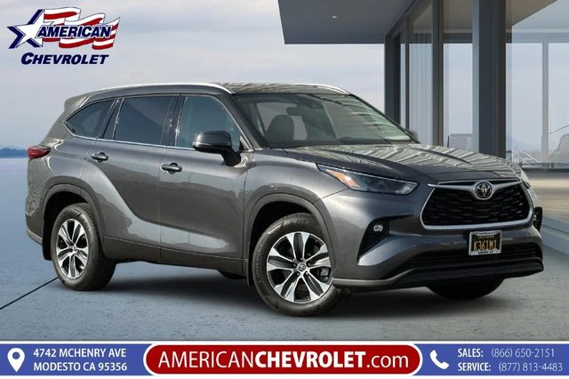 2022 Toyota Highlander XLE AWD photo