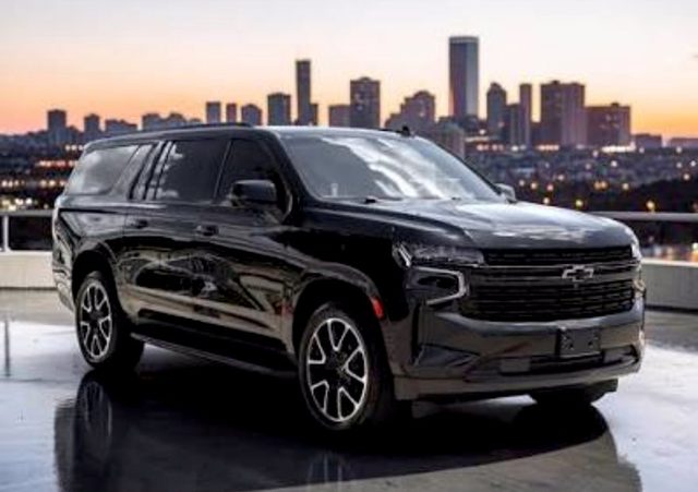 2023 Chevrolet Suburban RST 4WD photo