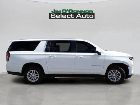 2023 Chevrolet Suburban LT 4WD photo
