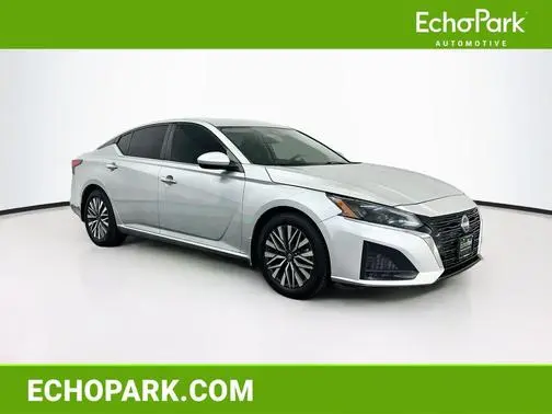 2023 Nissan Altima 2.5 SV FWD photo