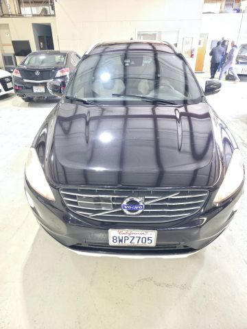 2015 Volvo XC60 T6 Platinum AWD photo