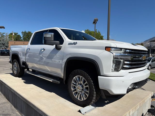 2022 Chevrolet Silverado 3500HD High Country 4WD photo